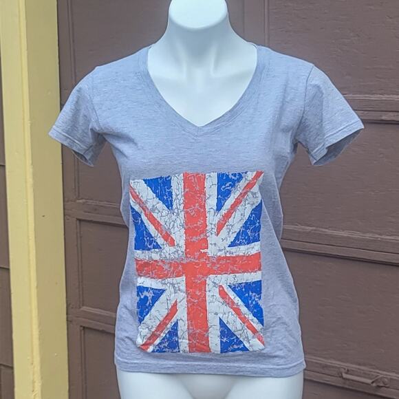 FREE with bundle! Tultex gray distressed Union Jack graphic V-neck tee size M - Picture 2 of 7